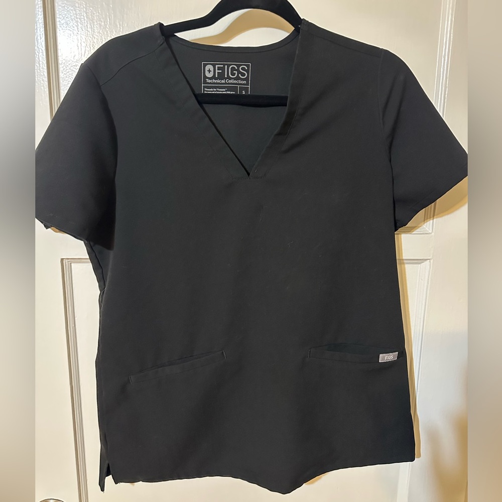Figs scrub top
